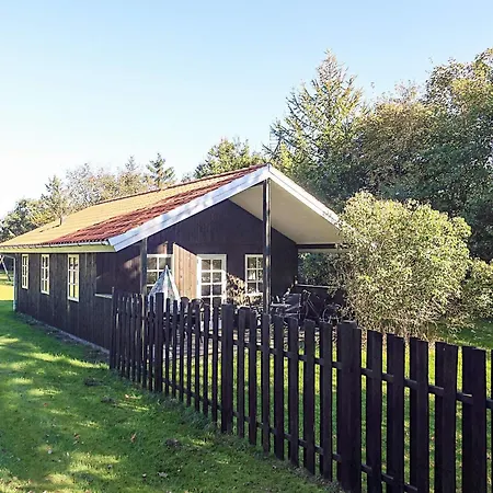 6 Person In Hals-by Traum *