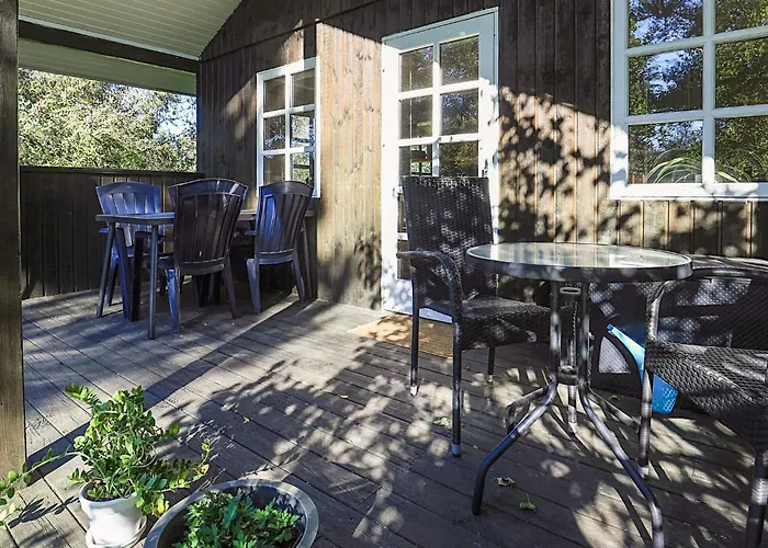 6 Person In Hals-by Traum * הלס