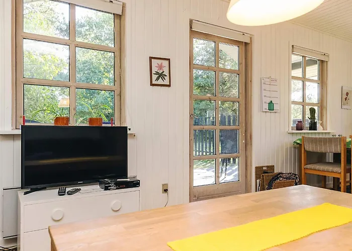 6 Person In Hals-by Traum הלס