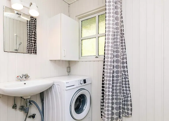 6 Person In Hals-by Traum * הלס