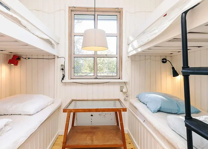 6 Person In Hals-by Traum * הלס